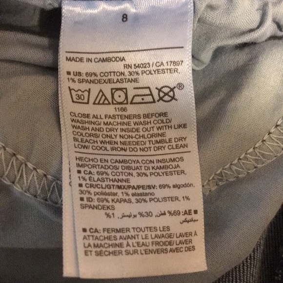 OLD NAVY woman’s flared leg jeans sz 8 - Picture 4 of 4